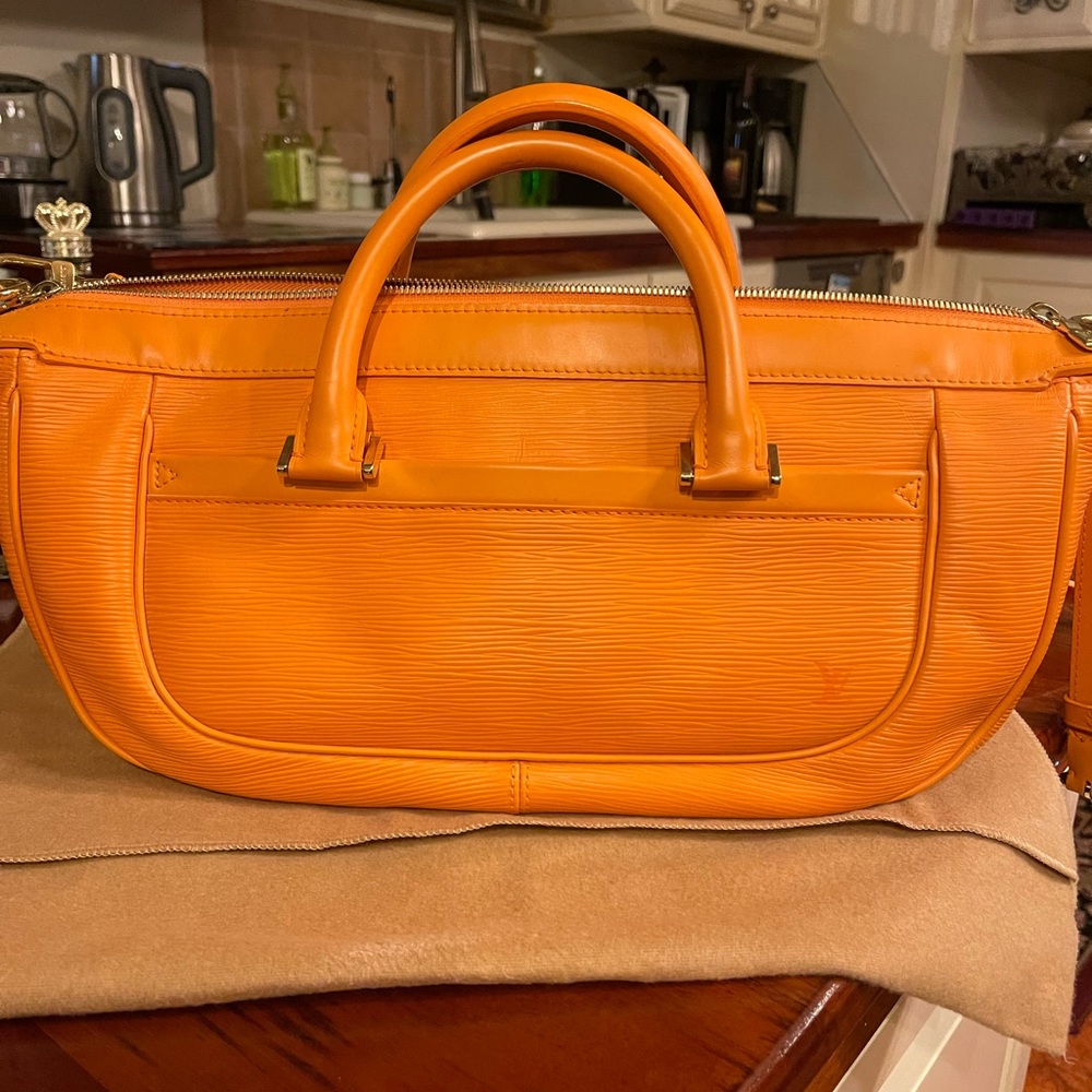 Louis Vuitton Epi Dhanura GM